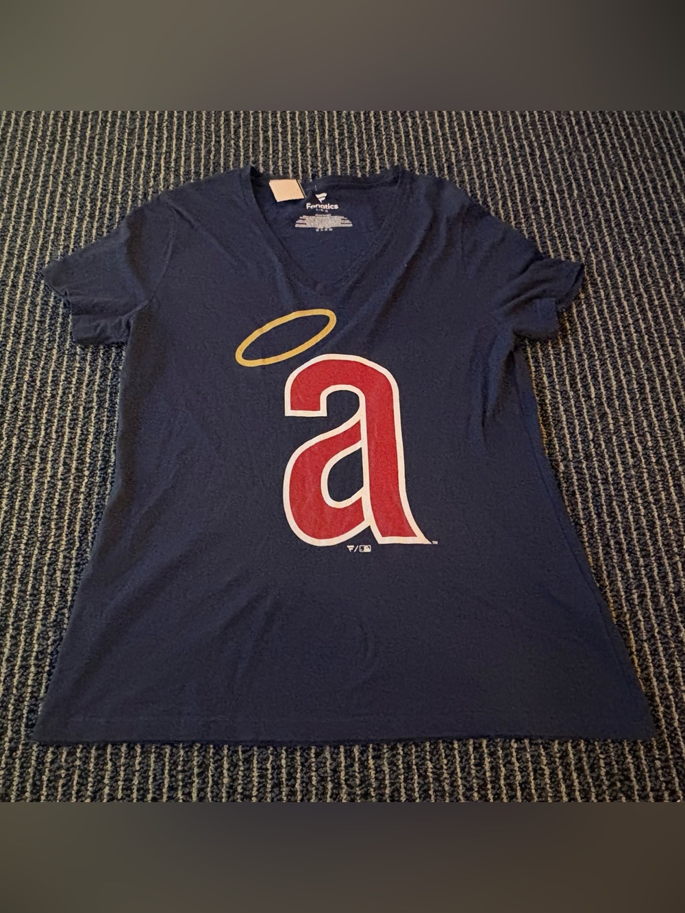 NWT Large Los Angeles Angels Of Anaheim Halo Vintage Style Women’s V-Neck Shirt